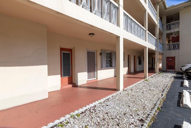 4770 NW 10th Court 106, Plantation, FL 33313