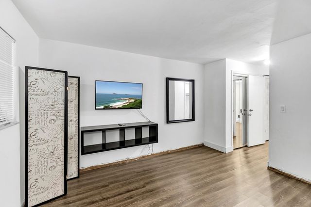 4770 NW 10th Court 106, Plantation, FL 33313