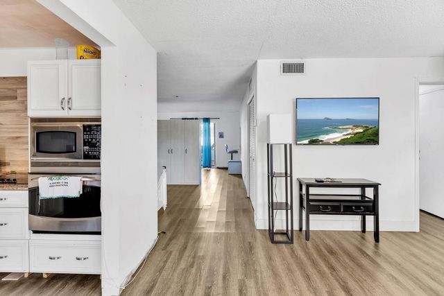 4770 NW 10th Court 106, Plantation, FL 33313