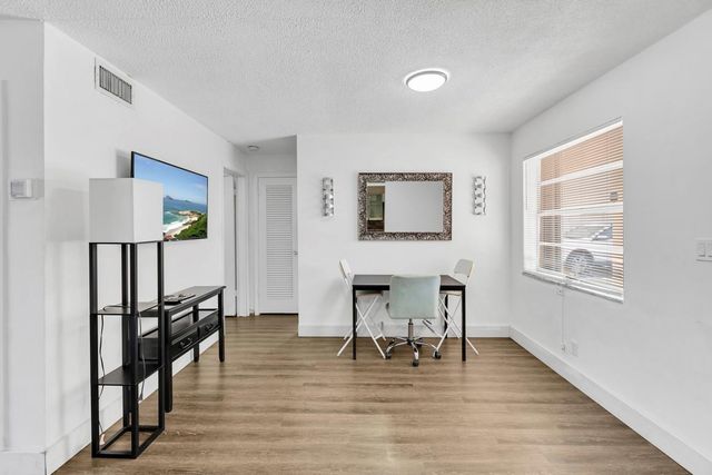 4770 NW 10th Court 106, Plantation, FL 33313