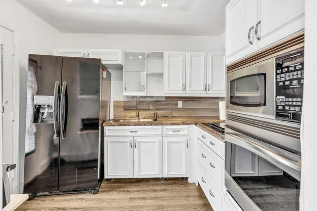 4770 NW 10th Court 106, Plantation, FL 33313