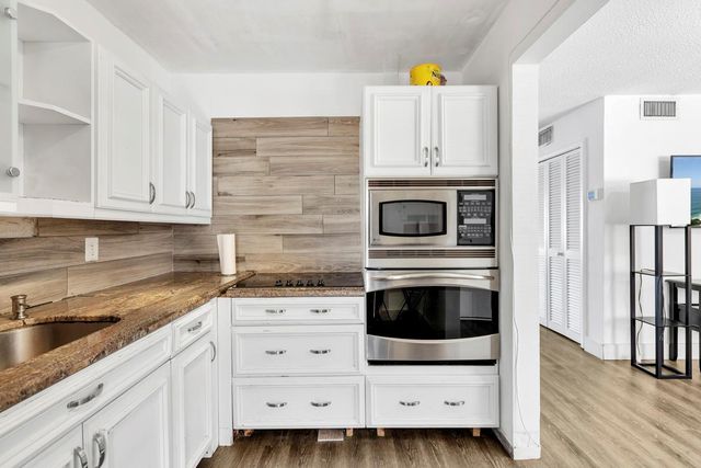 4770 NW 10th Court 106, Plantation, FL 33313