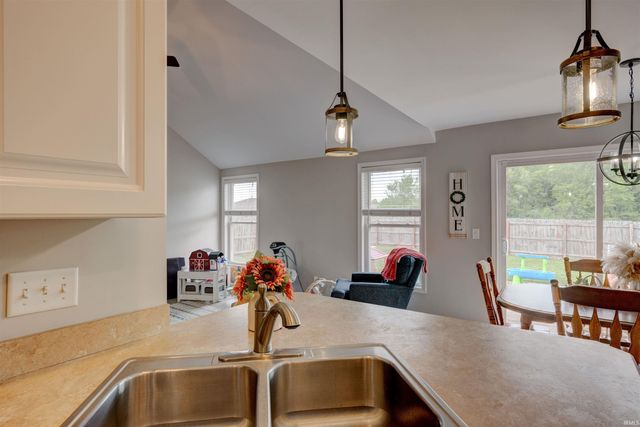 3606 Wayland Drive, Evansville, IN 47725