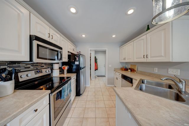 3606 Wayland Drive, Evansville, IN 47725