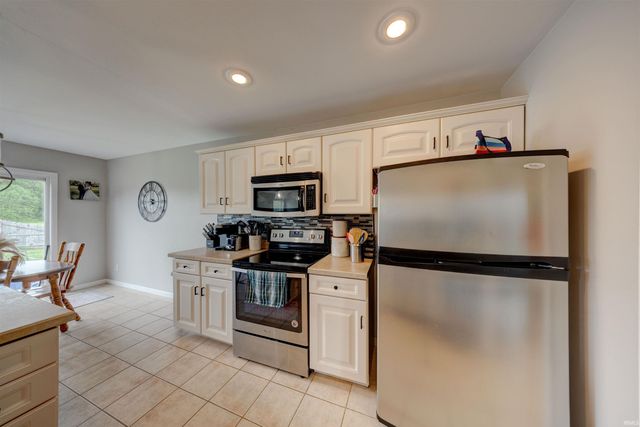 3606 Wayland Drive, Evansville, IN 47725
