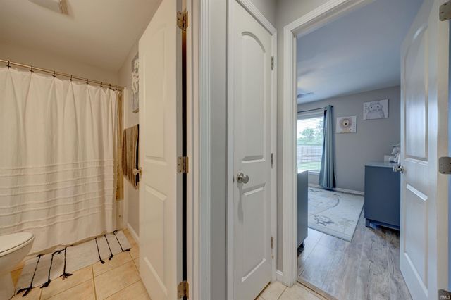 3606 Wayland Drive, Evansville, IN 47725