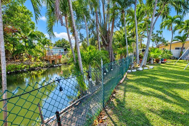 7330 SW 36th St, Miami, FL 33155