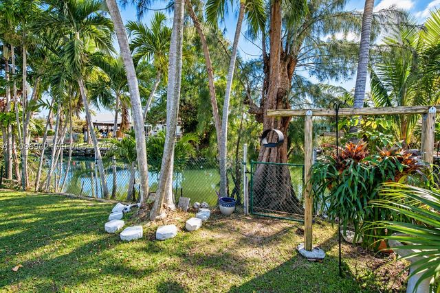 7330 SW 36th St, Miami, FL 33155