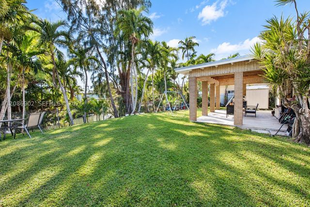 7330 SW 36th St, Miami, FL 33155