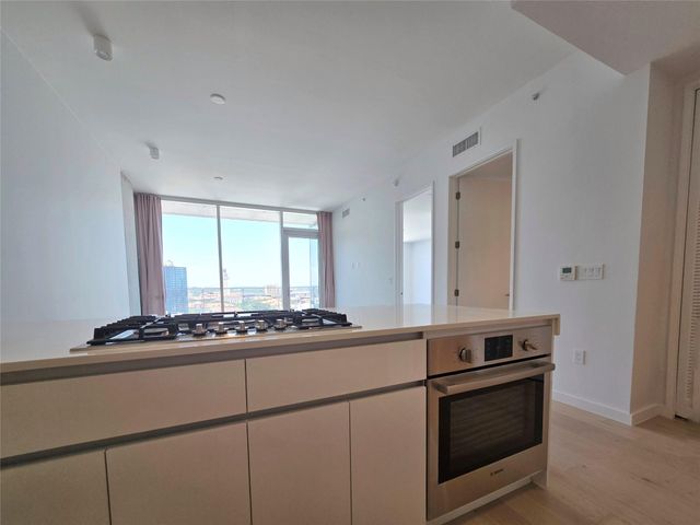 313 W 17th ST 1802, Austin, TX 78701