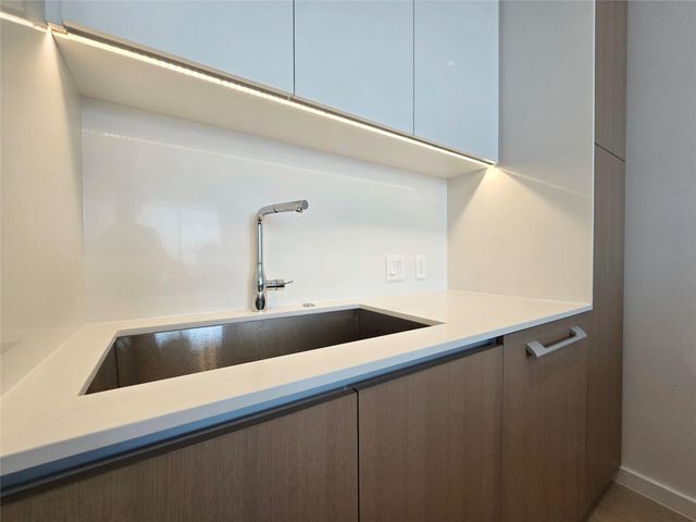 313 W 17th ST 1802, Austin, TX 78701