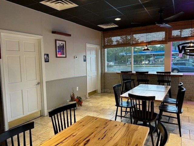 3 Faunce Corner Mall Rd, Dartmouth, MA 02747