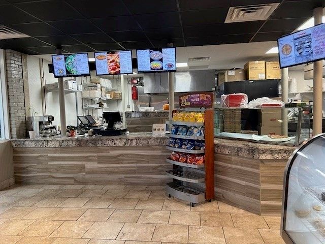 3 Faunce Corner Mall Rd, Dartmouth, MA 02747