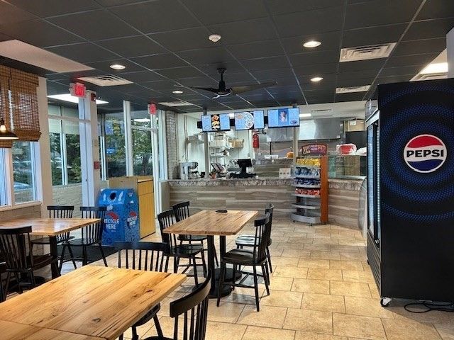 3 Faunce Corner Mall Rd, Dartmouth, MA 02747