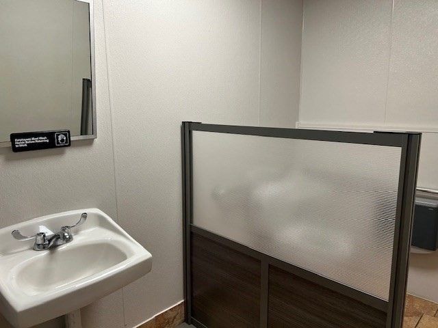 3 Faunce Corner Mall Rd, Dartmouth, MA 02747