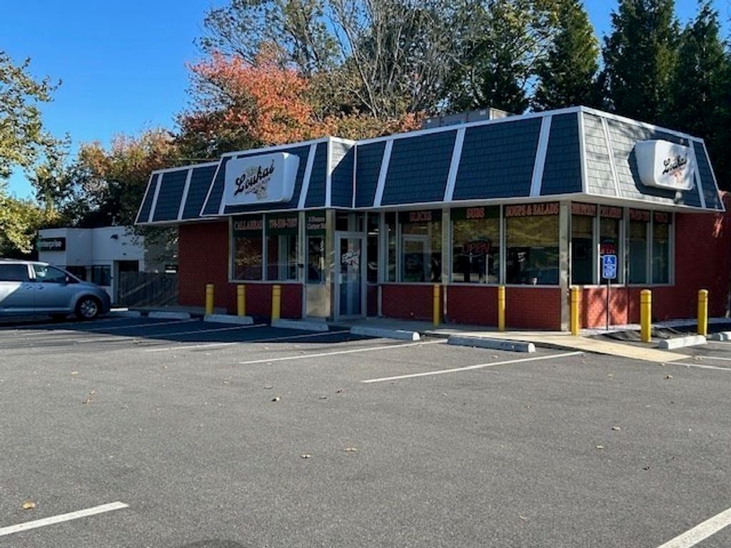 3 Faunce Corner Mall Rd, Dartmouth, MA 02747