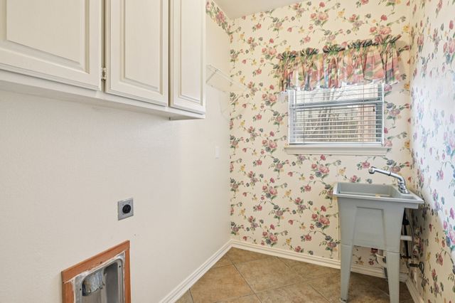 4519 Edge Creek Lane, Arlington, TX 76017