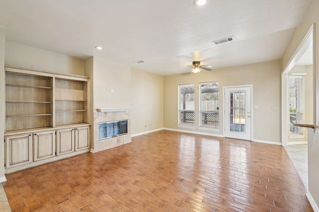 4519 Edge Creek Lane, Arlington, TX 76017