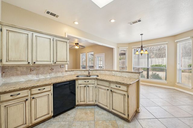 4519 Edge Creek Lane, Arlington, TX 76017