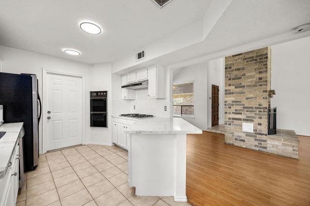 2010 Courtshire Lane, Sugar Land, TX 77478