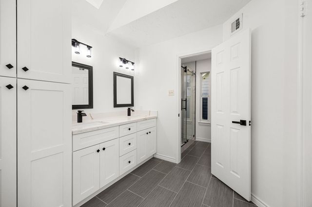 2010 Courtshire Lane, Sugar Land, TX 77478