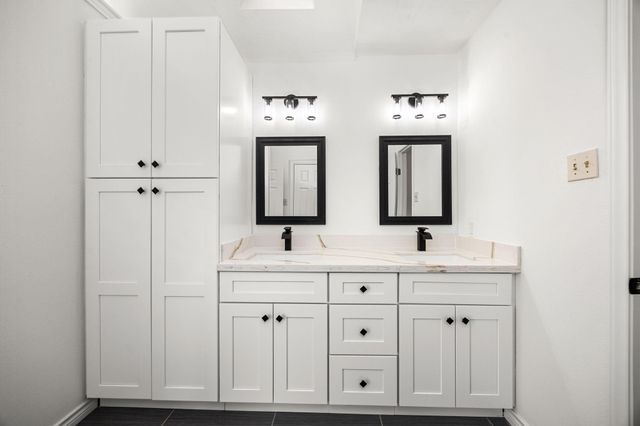 2010 Courtshire Lane, Sugar Land, TX 77478