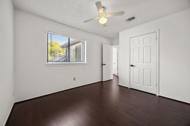 2010 Courtshire Lane, Sugar Land, TX 77478