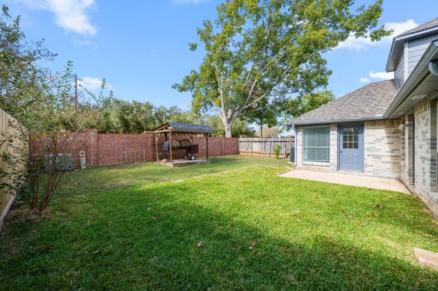 2010 Courtshire Lane, Sugar Land, TX 77478