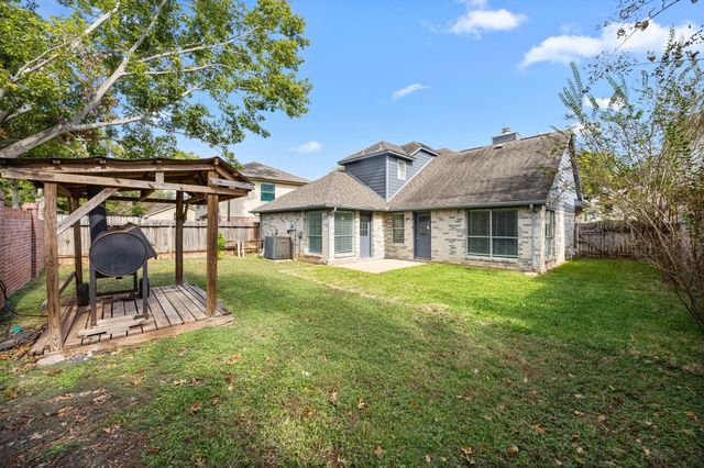 2010 Courtshire Lane, Sugar Land, TX 77478