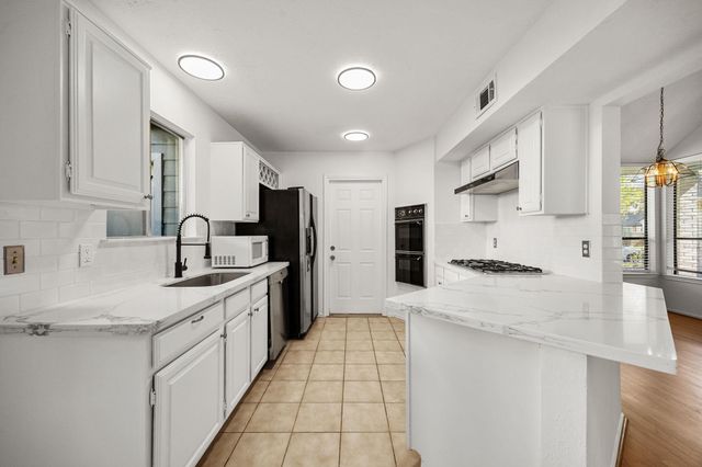 2010 Courtshire Lane, Sugar Land, TX 77478