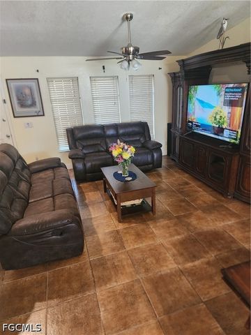 2102 SE 8th TER, Cape Coral, FL 33990