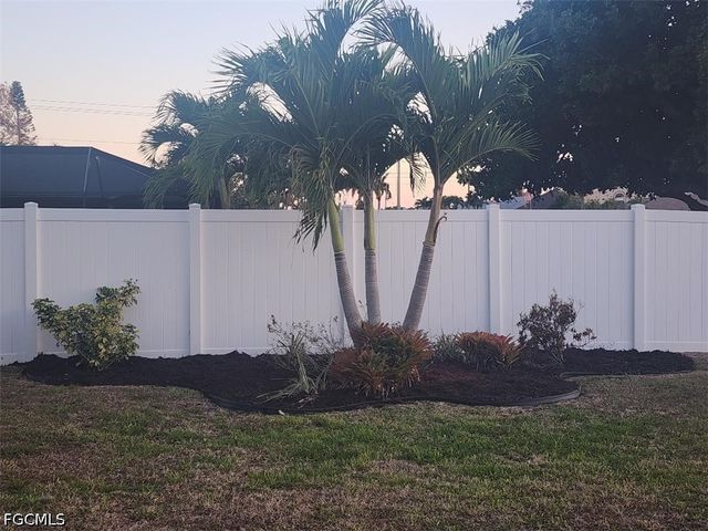 2102 SE 8th TER, Cape Coral, FL 33990