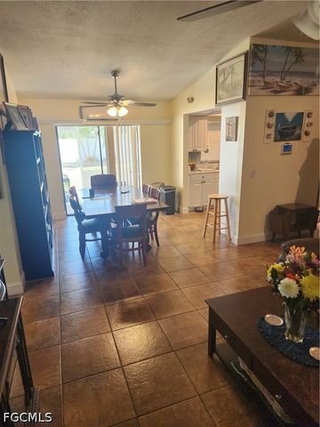 2102 SE 8th TER, Cape Coral, FL 33990