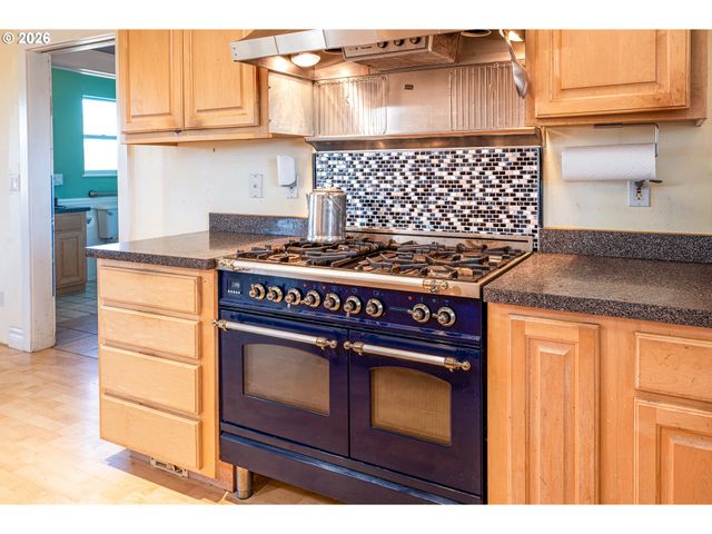 33195 CAMAS SWALE Rd, Creswell, OR 97426