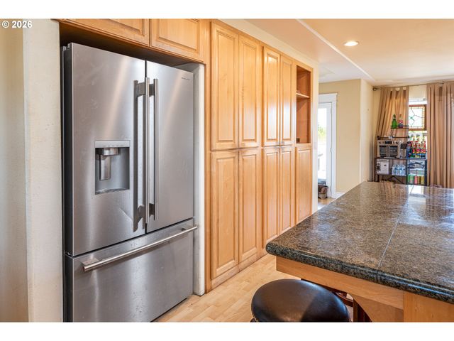 33195 CAMAS SWALE Rd, Creswell, OR 97426