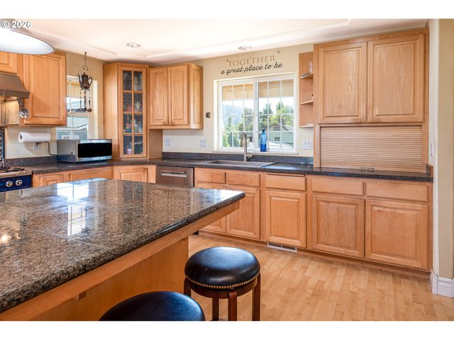 33195 CAMAS SWALE Rd, Creswell, OR 97426