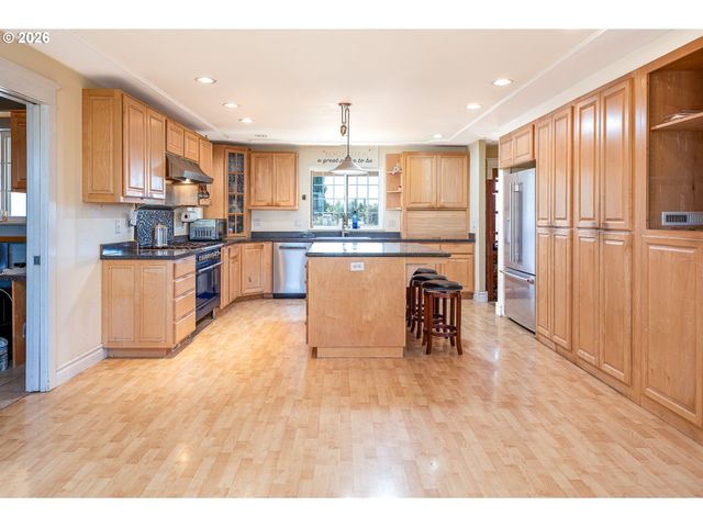 33195 CAMAS SWALE Rd, Creswell, OR 97426