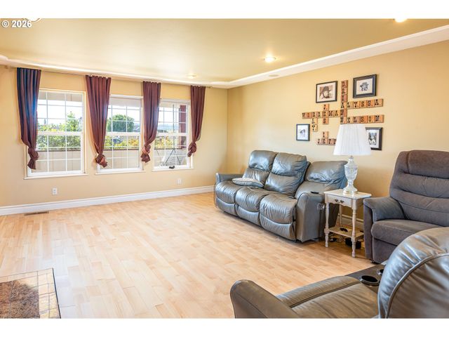 33195 CAMAS SWALE Rd, Creswell, OR 97426