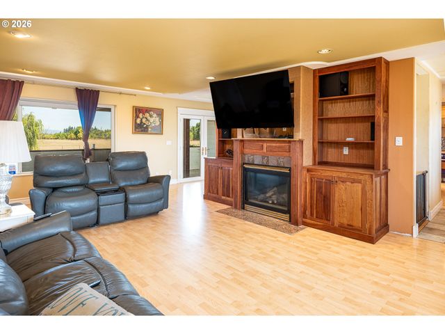 33195 CAMAS SWALE Rd, Creswell, OR 97426