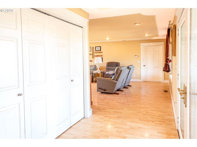33195 CAMAS SWALE Rd, Creswell, OR 97426