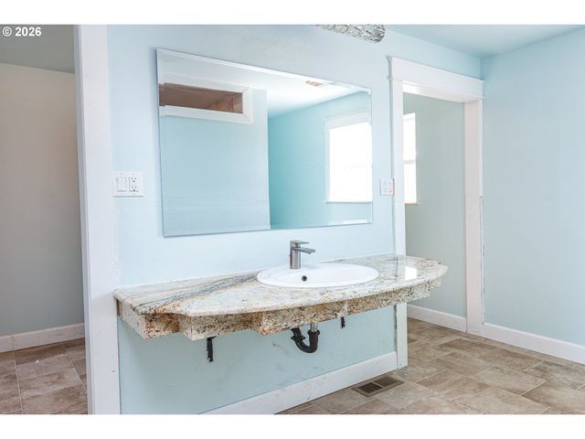 33195 CAMAS SWALE Rd, Creswell, OR 97426