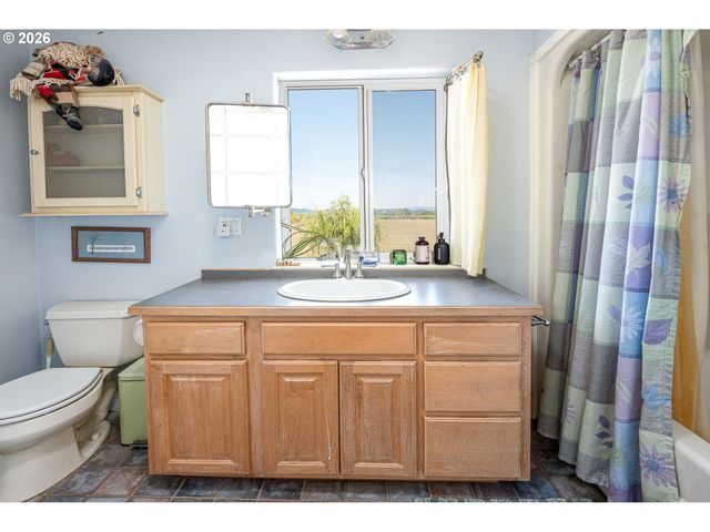 33195 CAMAS SWALE Rd, Creswell, OR 97426
