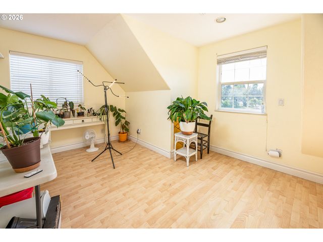 33195 CAMAS SWALE Rd, Creswell, OR 97426