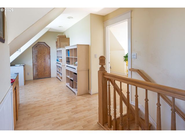 33195 CAMAS SWALE Rd, Creswell, OR 97426