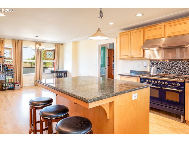 33195 CAMAS SWALE Rd, Creswell, OR 97426