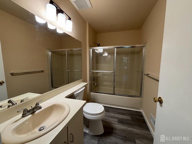 279 Kempsey Drive, North Brunswick, NJ 08902