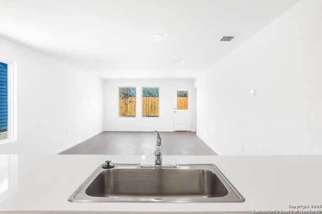 1527 Neria Loop, San Antonio, TX 78224