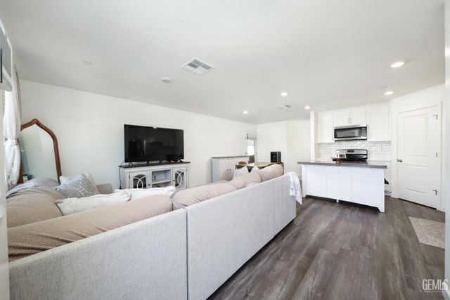 8603 Criterion Drive, Bakersfield, CA 93307