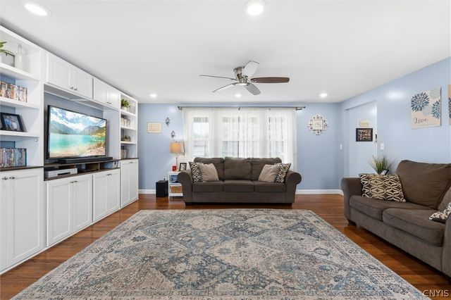 4926 Driftwood Drive, Salina, NY 13088
