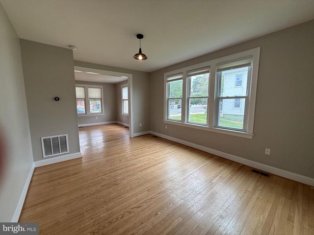 317 E 1ST AVE, Charles Town, WV 25414